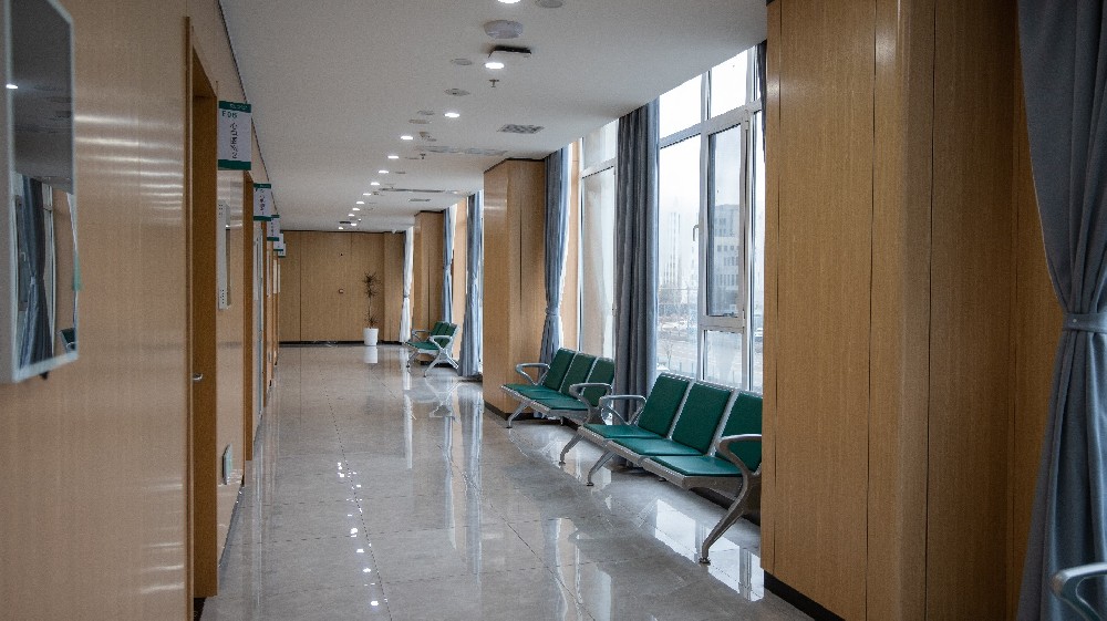 医院大厅金属瓦楞墙板的材质和要求